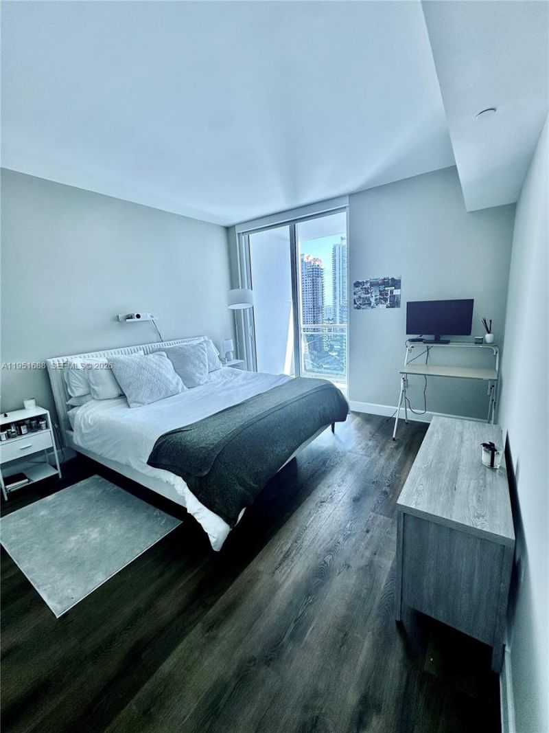 950 Brickell Bay Dr, Unit 1905, Miami, FL 33131 Photo