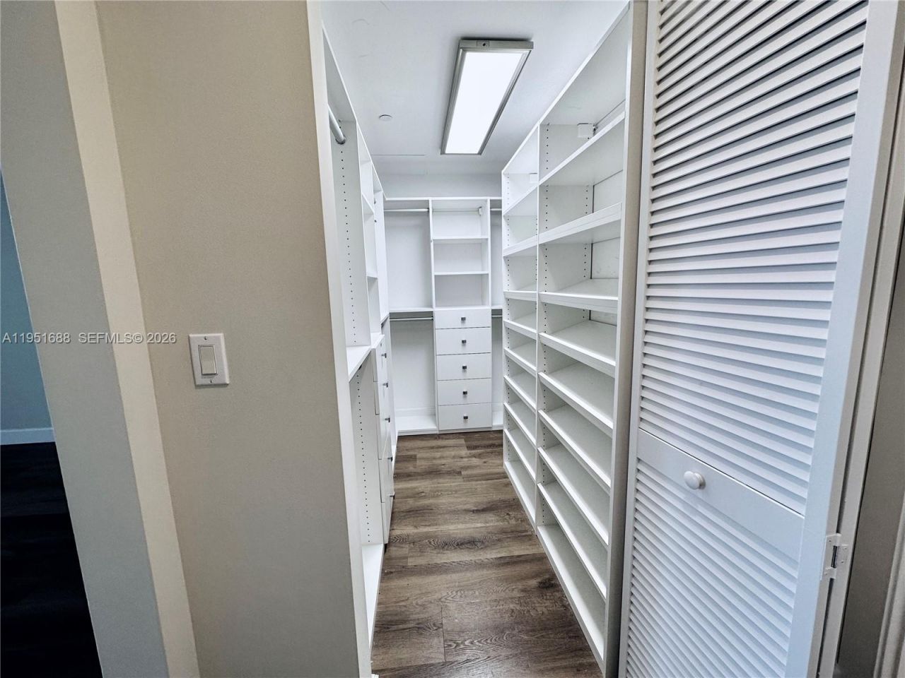 950 Brickell Bay Dr, Unit 1905, Miami, FL 33131 Photo