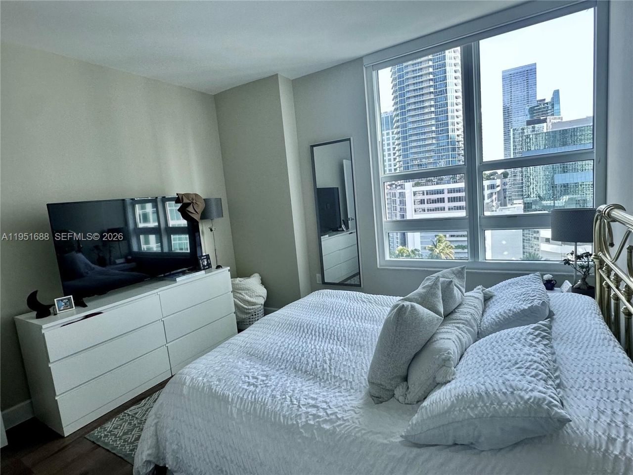 950 Brickell Bay Dr, Unit 1905, Miami, FL 33131 Photo