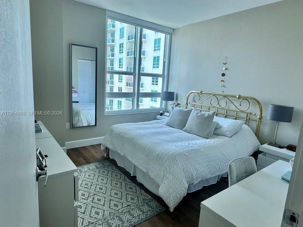 950 Brickell Bay Dr, Unit 1905, Miami, FL 33131 Photo