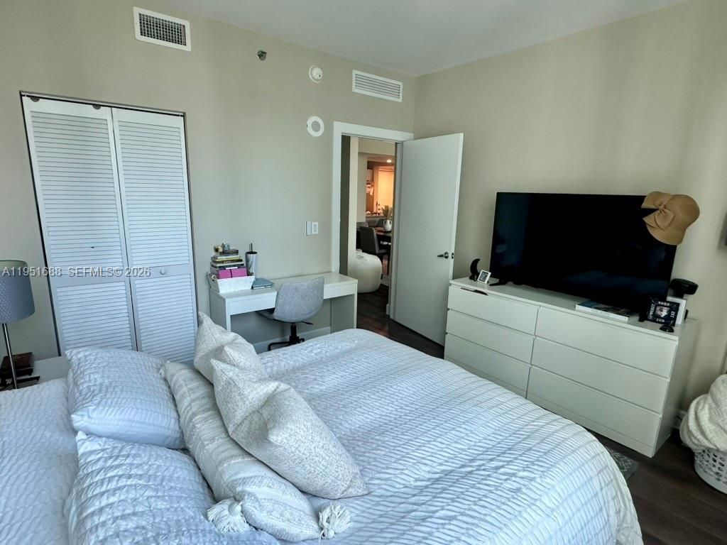 950 Brickell Bay Dr, Unit 1905, Miami, FL 33131 Photo