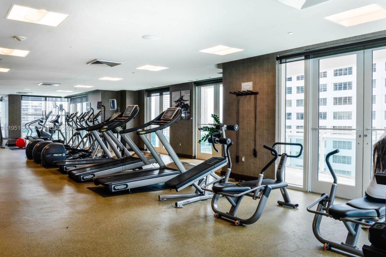 950 Brickell Bay Dr, Unit 1905, Miami, FL 33131 Photo