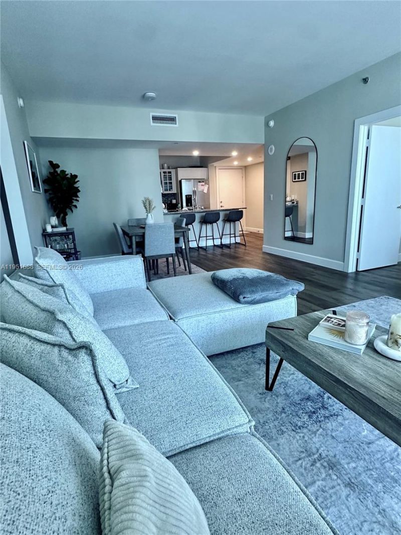 950 Brickell Bay Dr, Unit 1905, Miami, FL 33131 Photo