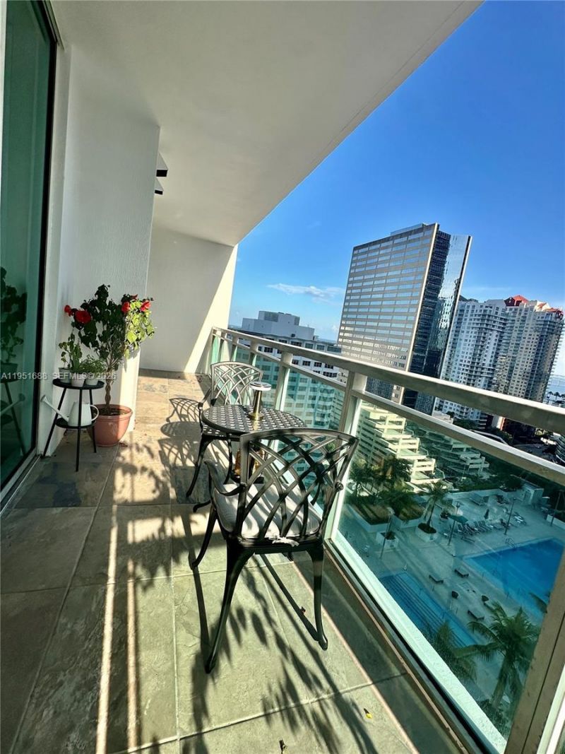 950 Brickell Bay Dr, Unit 1905, Miami, FL 33131 Photo