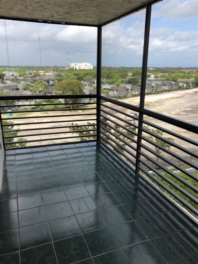 20840 San Simeon Way , Unit 702, Miami, FL 33179 Photo