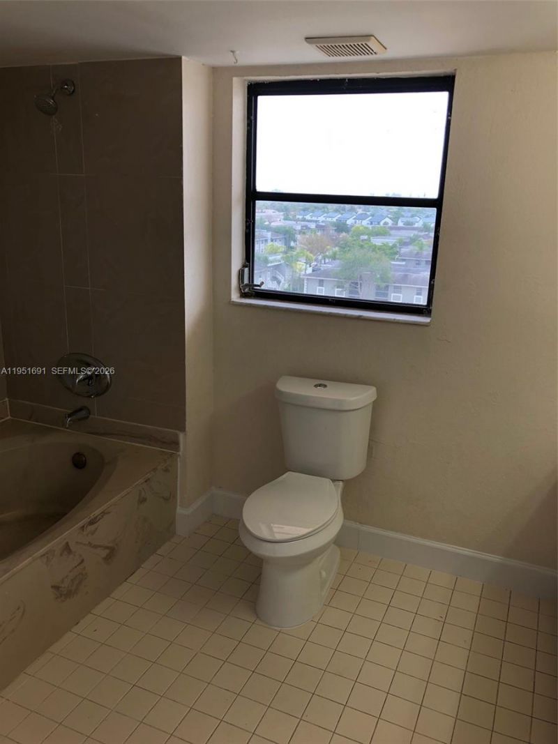 20840 San Simeon Way , Unit 702, Miami, FL 33179 Photo