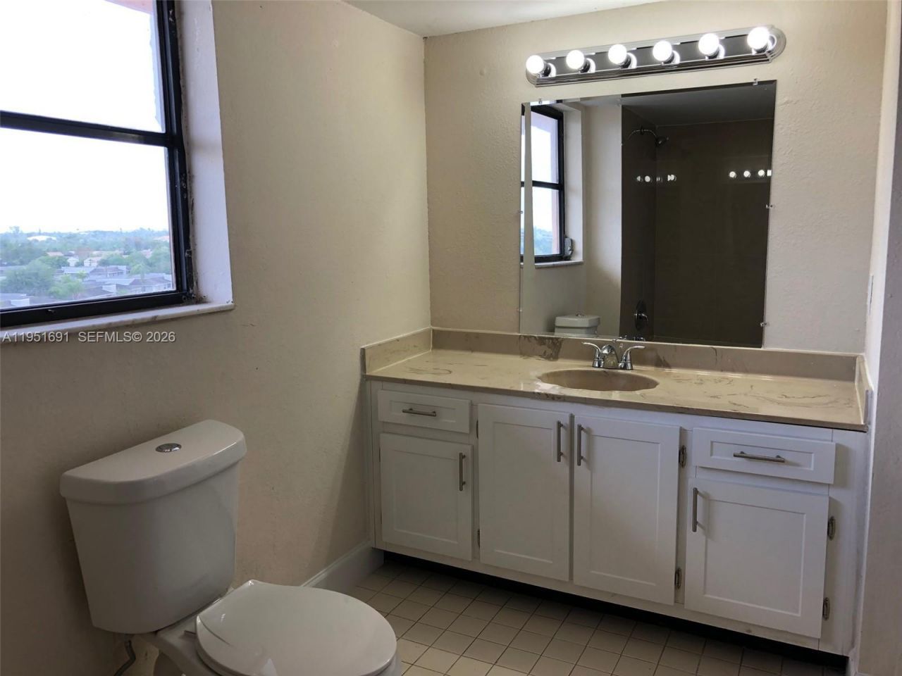 20840 San Simeon Way , Unit 702, Miami, FL 33179 Photo