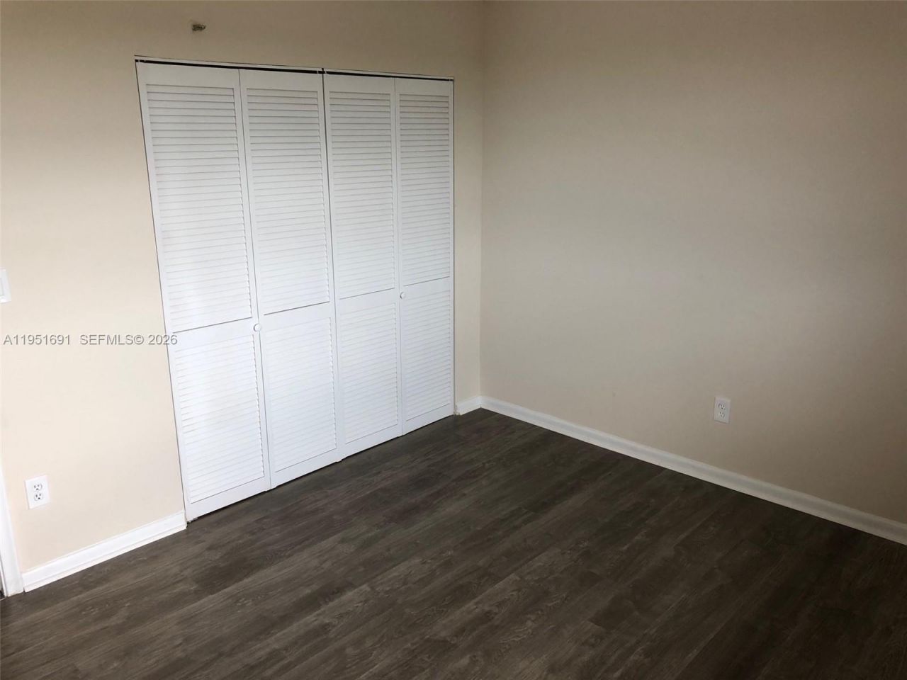 20840 San Simeon Way , Unit 702, Miami, FL 33179 Photo