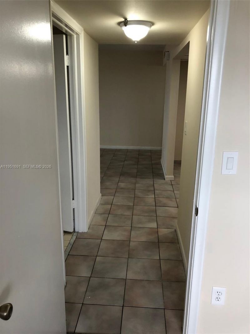 20840 San Simeon Way , Unit 702, Miami, FL 33179 Photo