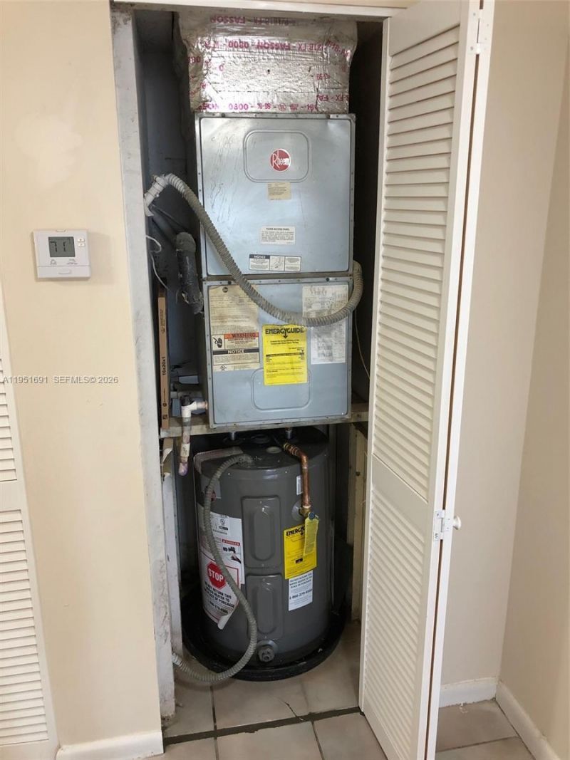 20840 San Simeon Way , Unit 702, Miami, FL 33179 Photo