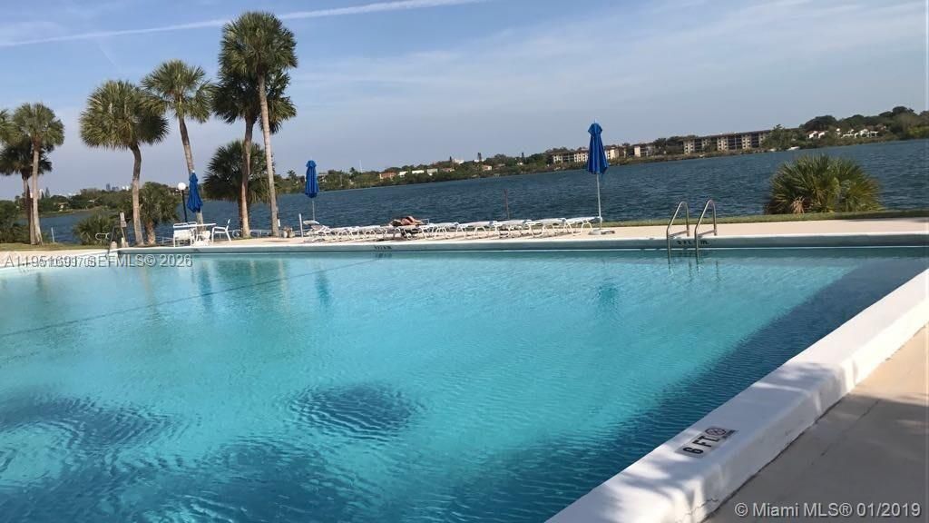 20840 San Simeon Way , Unit 702, Miami, FL 33179 Photo