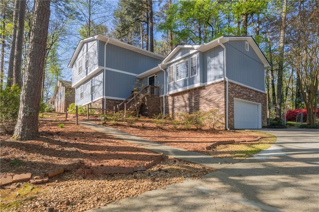215 Hauteur Place Sw, Lilburn, GA 30047 Main Photo