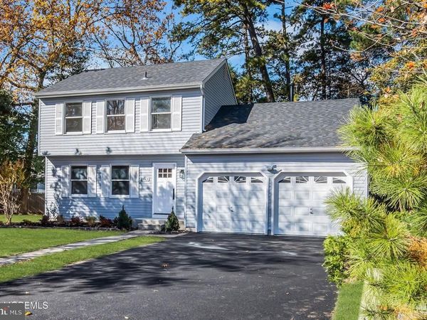 132 HOLLY COURT, TUCKERTON, NJ 08087