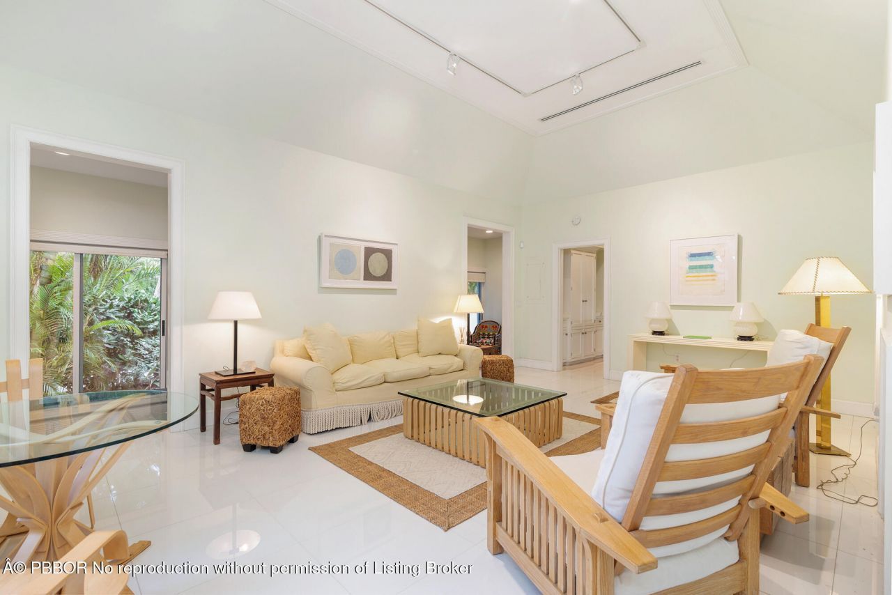 224 Phipps Plaza, Palm Beach, FL 33480 Photo