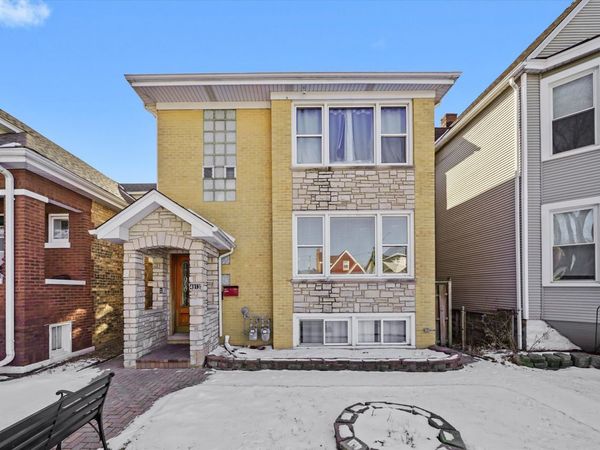 4913 W Warwick Avenue, Chicago, IL 60641