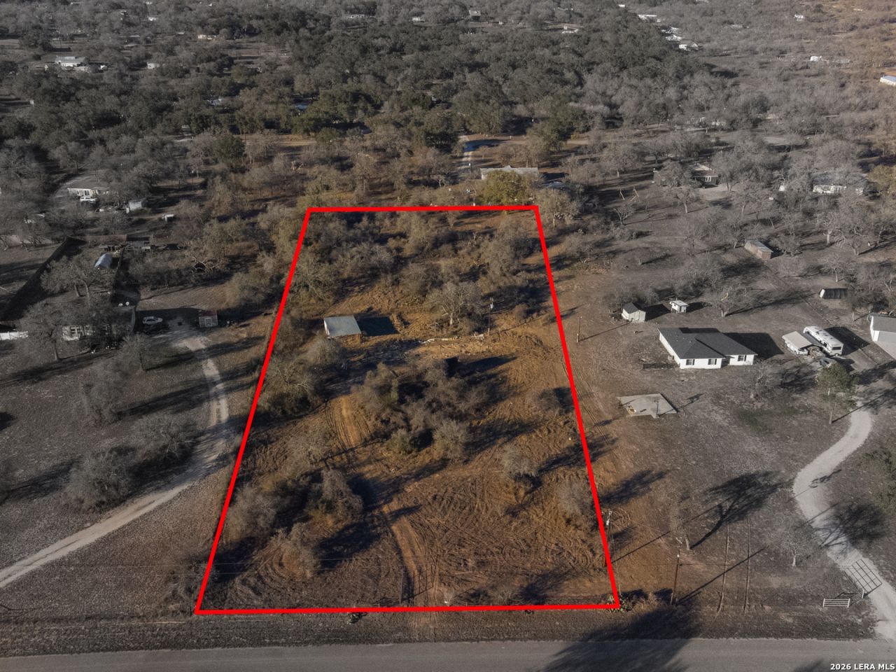 305 Sara Ln, Lytle, TX 78052 Main Photo