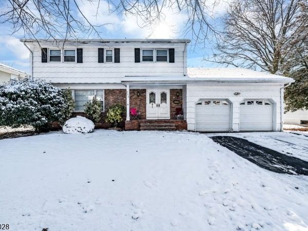 712 Moses Dr, Rahway, NJ 07065