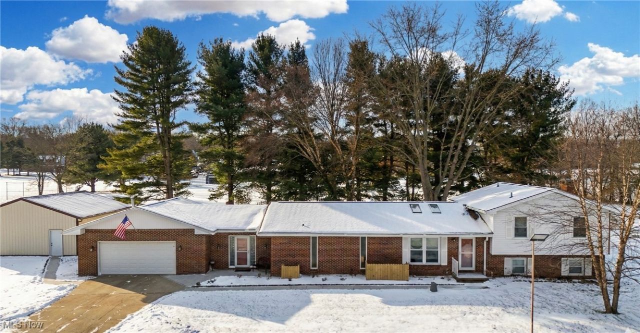 570 E Turkeyfoot Lake Road, Akron, OH 44319 Main Photo