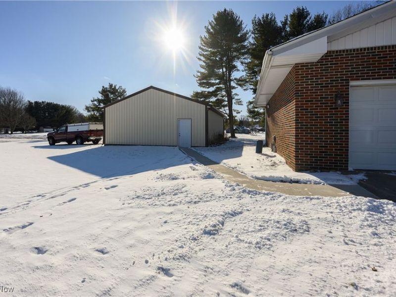 570 E Turkeyfoot Lake Road, Akron, OH 44319 Photo 10