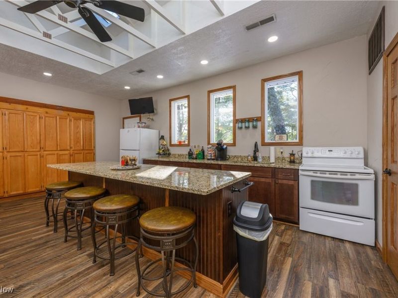 570 E Turkeyfoot Lake Road, Akron, OH 44319 Photo 31