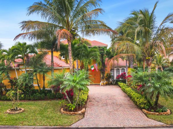 465 NW Dover Court, Port St. Lucie, FL 34983