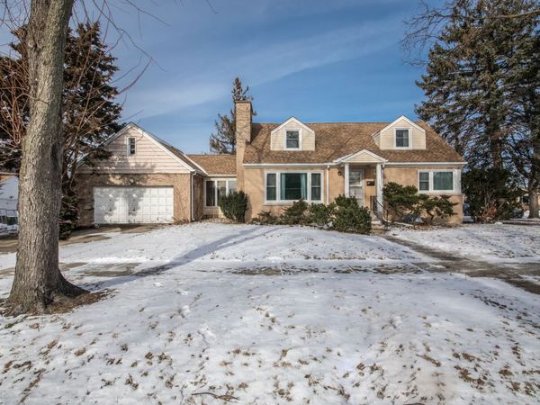 7340 W Keeney Street, Niles, IL 60714