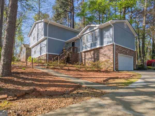 215 Hauteur Place SW, Lilburn, GA 30047