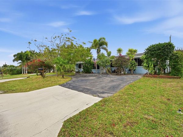 424 SW 7th Ave, Boynton Beach, FL 33435