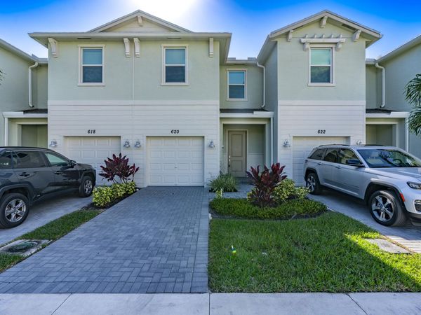 620 SE Lake Falls Street, Port St. Lucie, FL 34984