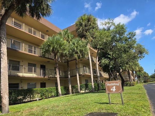 3101 NW 47th Ter, Unit 121, Lauderdale Lakes, FL 33319