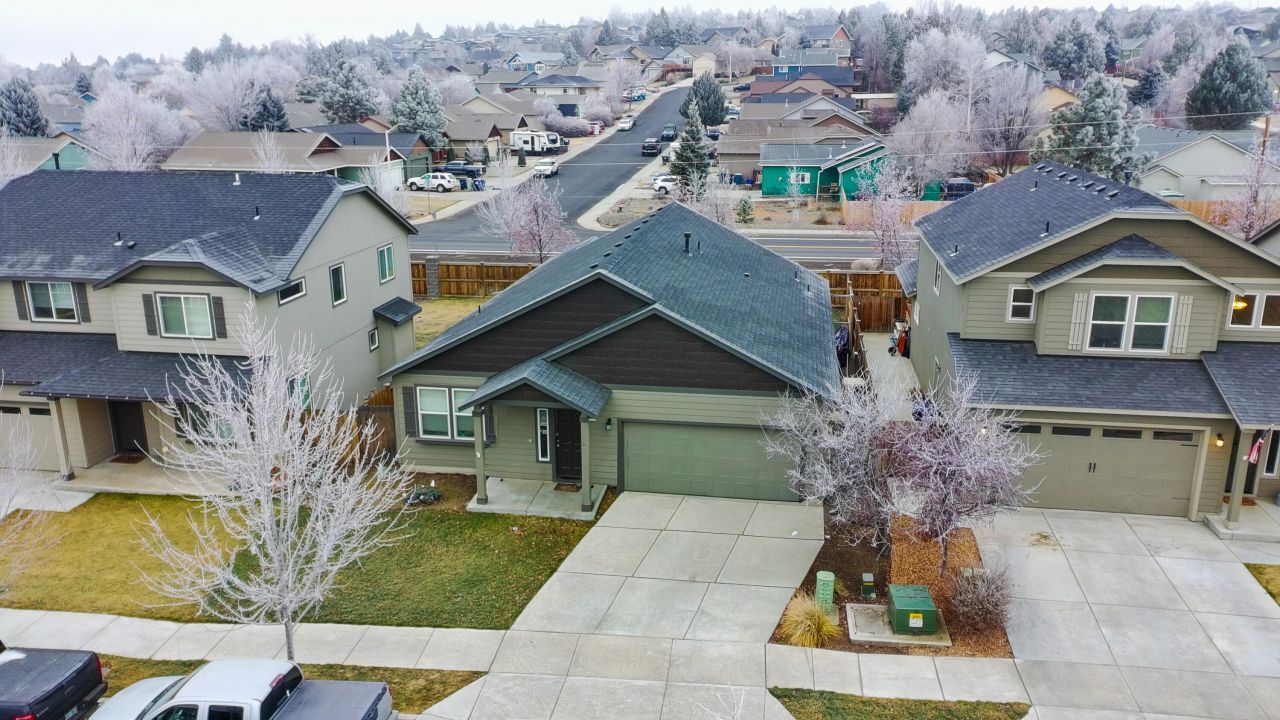 3630 SW Pumice Stone Avenue, Redmond, OR 97756 Main Photo