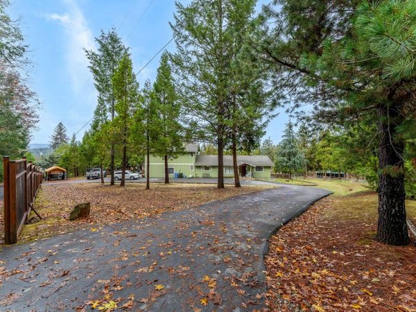 792 Summit Loop, Grants Pass, OR 97527