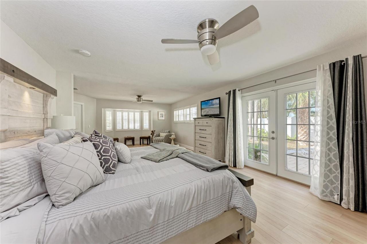 411 Harbor View Lane, Largo, FL 33770 Photo