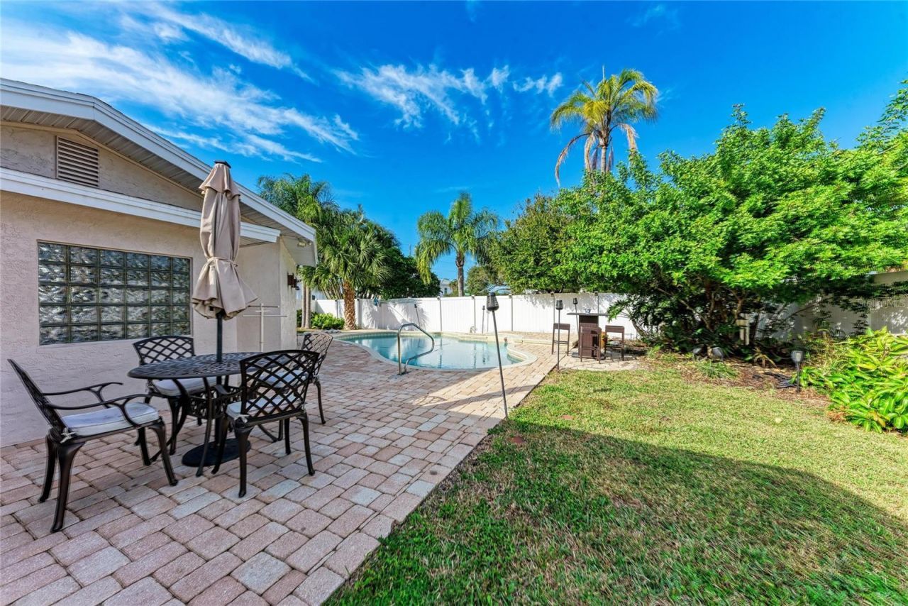 411 Harbor View Lane, Largo, FL 33770 Photo