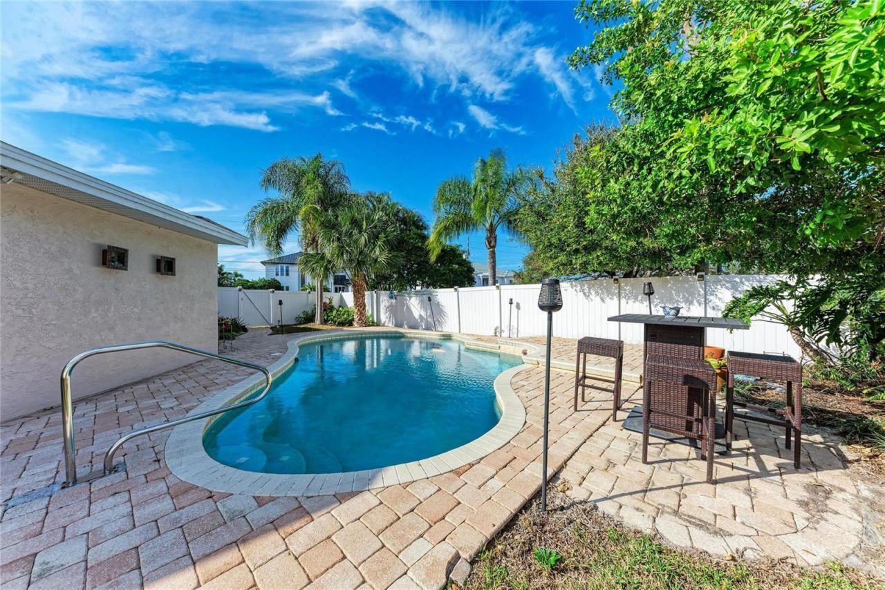 411 Harbor View Lane, Largo, FL 33770 Photo