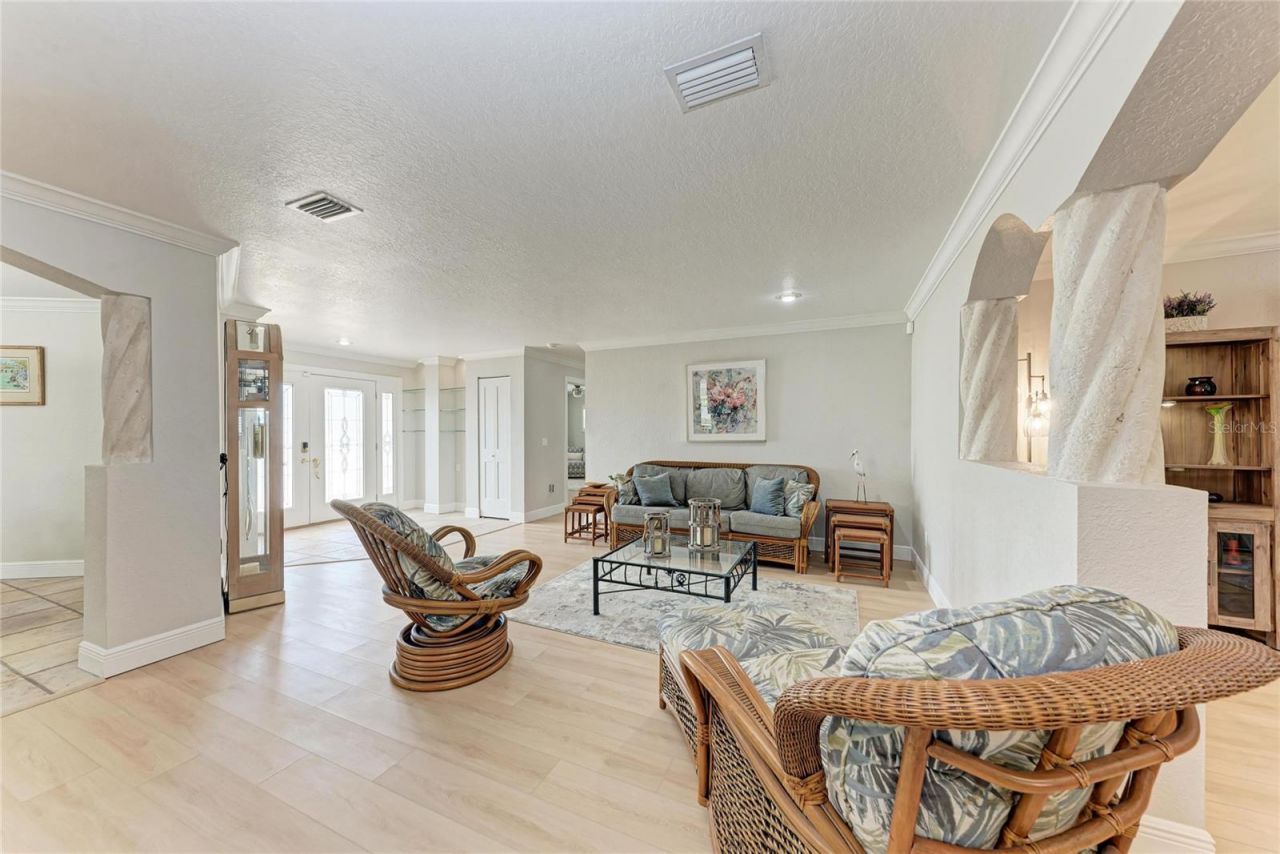 411 Harbor View Lane, Largo, FL 33770 Photo