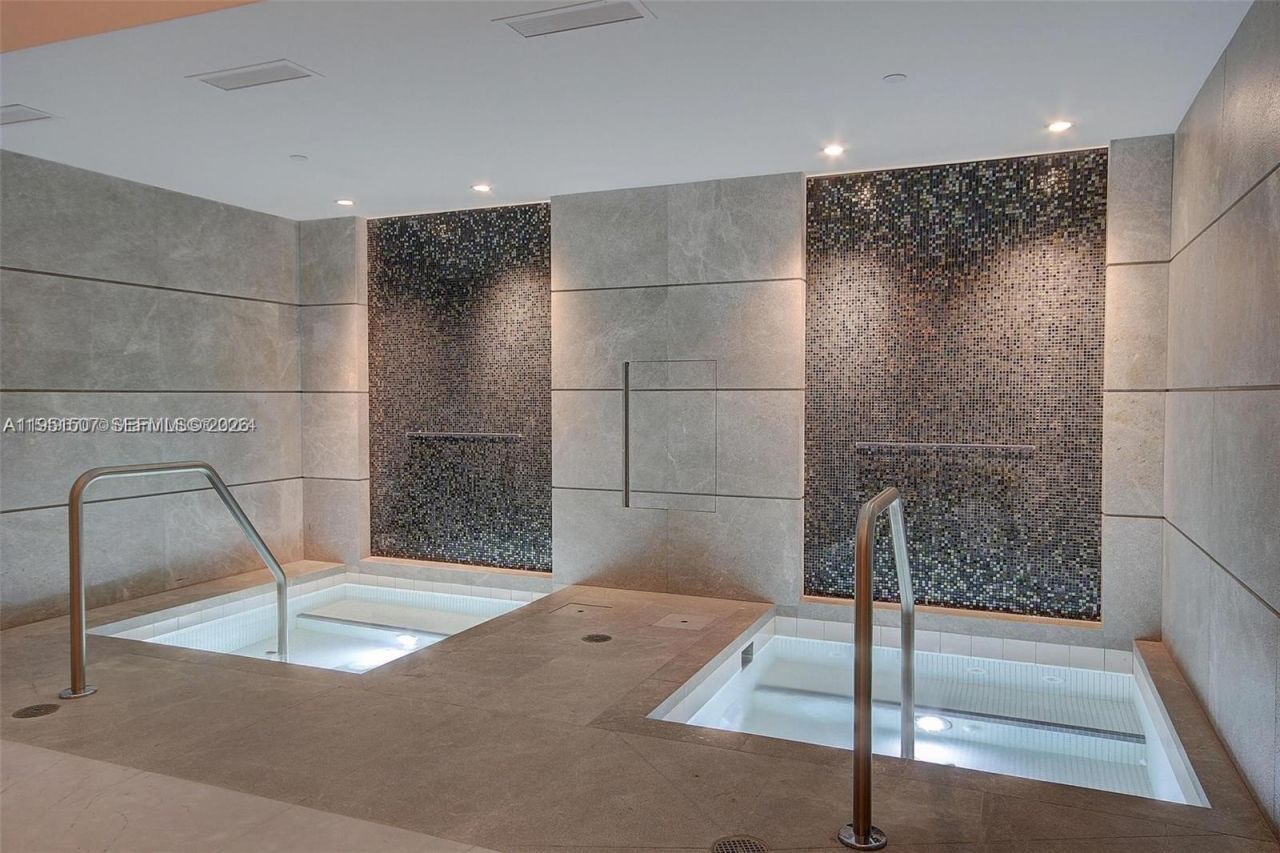 1010 Brickell Ave, Unit 1710, Miami, FL 33131 Photo