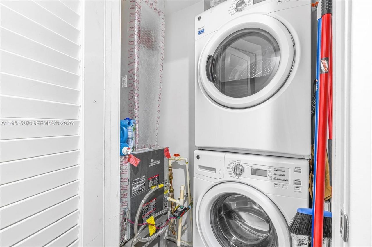 1010 Brickell Ave, Unit 1710, Miami, FL 33131 Photo