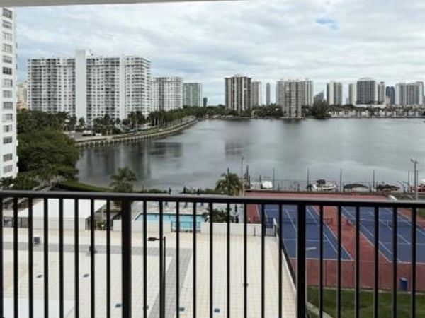 2750 NE 183rd St, Unit 709, Aventura, FL 33160