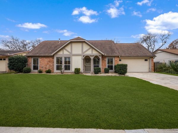 121 Fort Wayne, Universal City, TX 78148