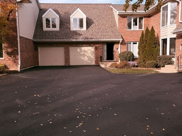 1670 N Douglas Court, Arlington Heights, IL 60004