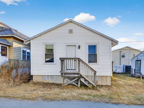 27 Kentville Terrace, Hampton, NH 03842