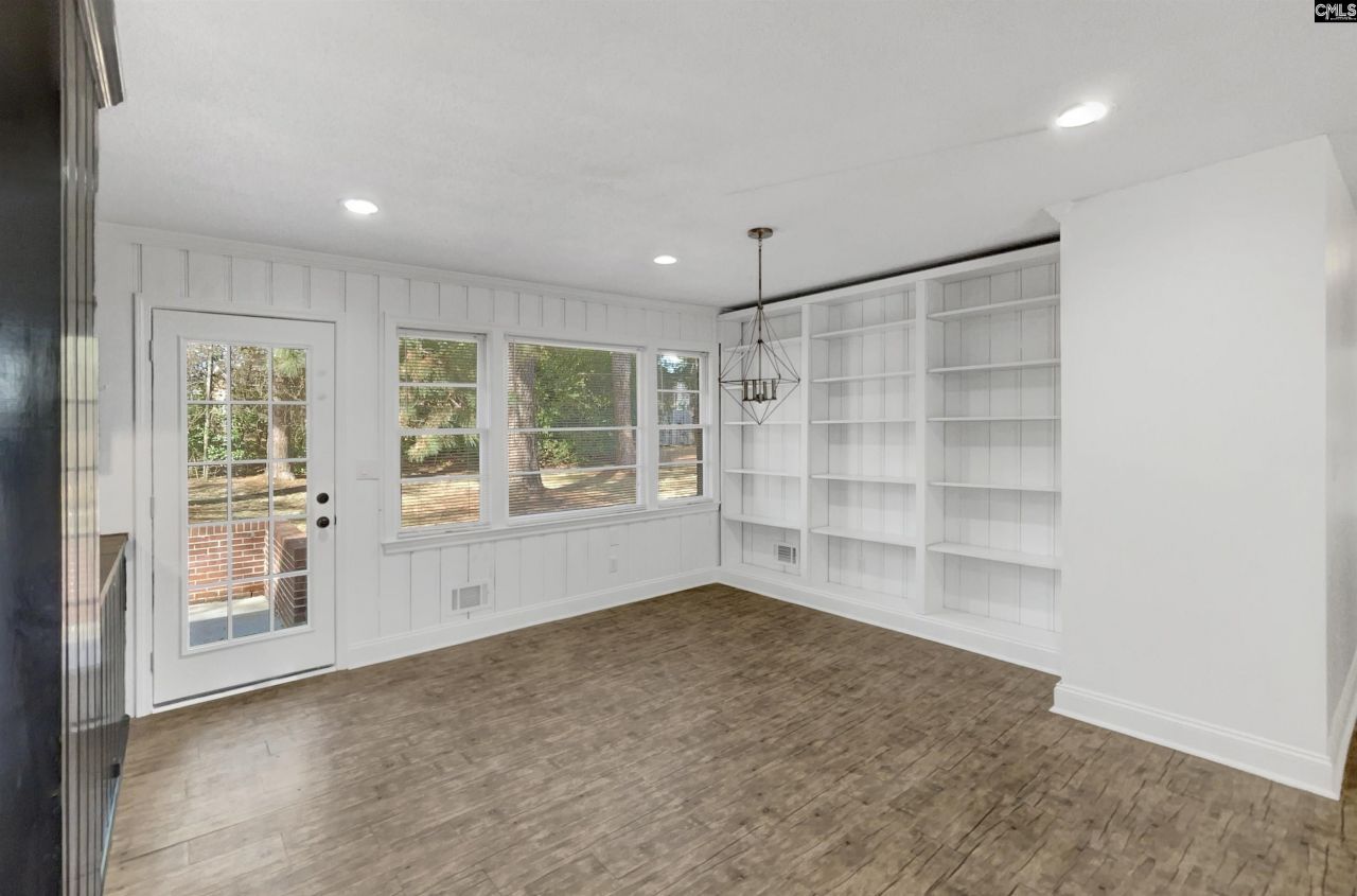 1545 S Beltline Boulevard Photo 12