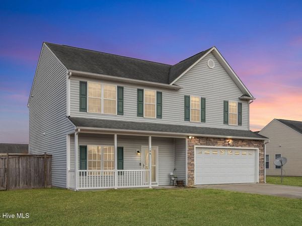 106 Dukes Lake Circle, Richlands, NC 28574