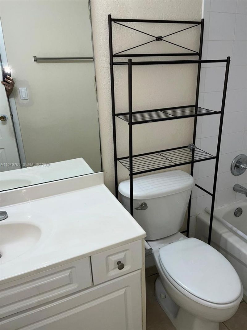 5221 Geneva Way, Unit 302, Doral, FL 33166 Photo