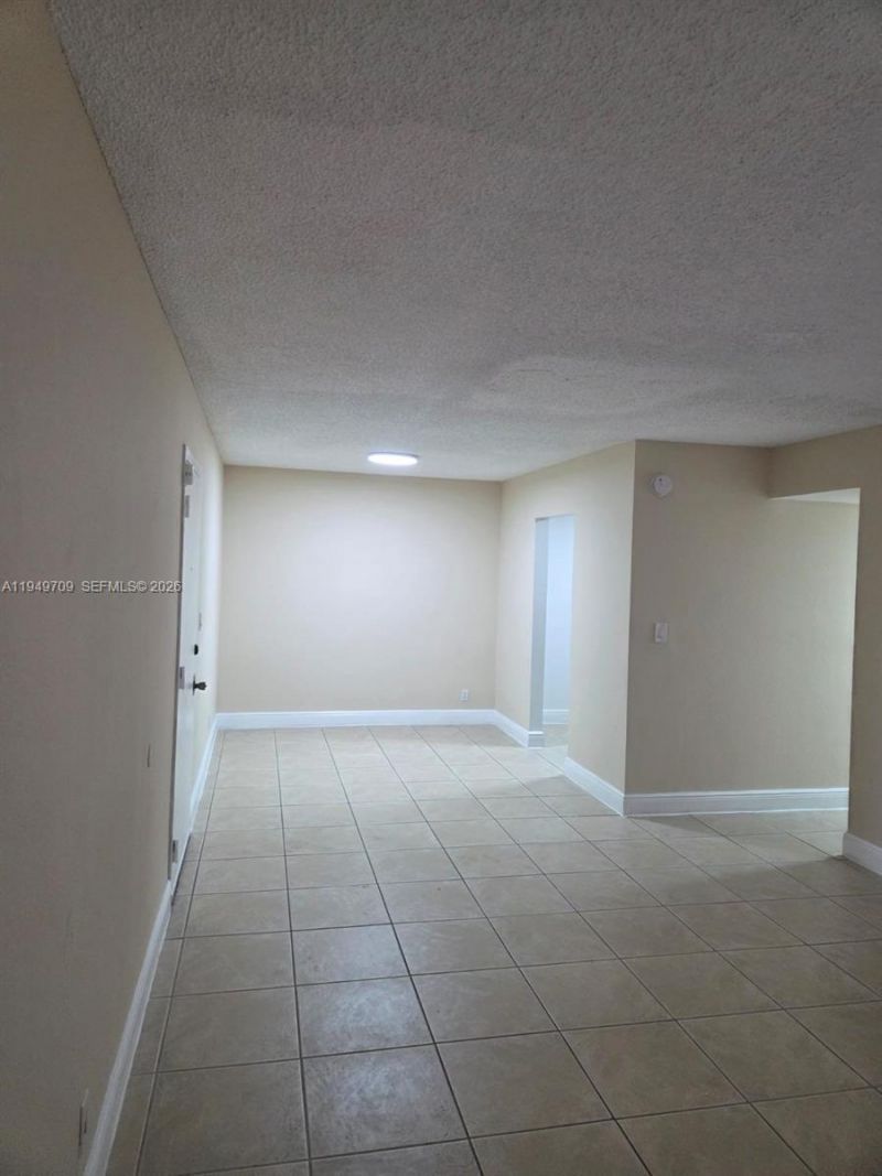 5221 Geneva Way, Unit 302, Doral, FL 33166 Photo