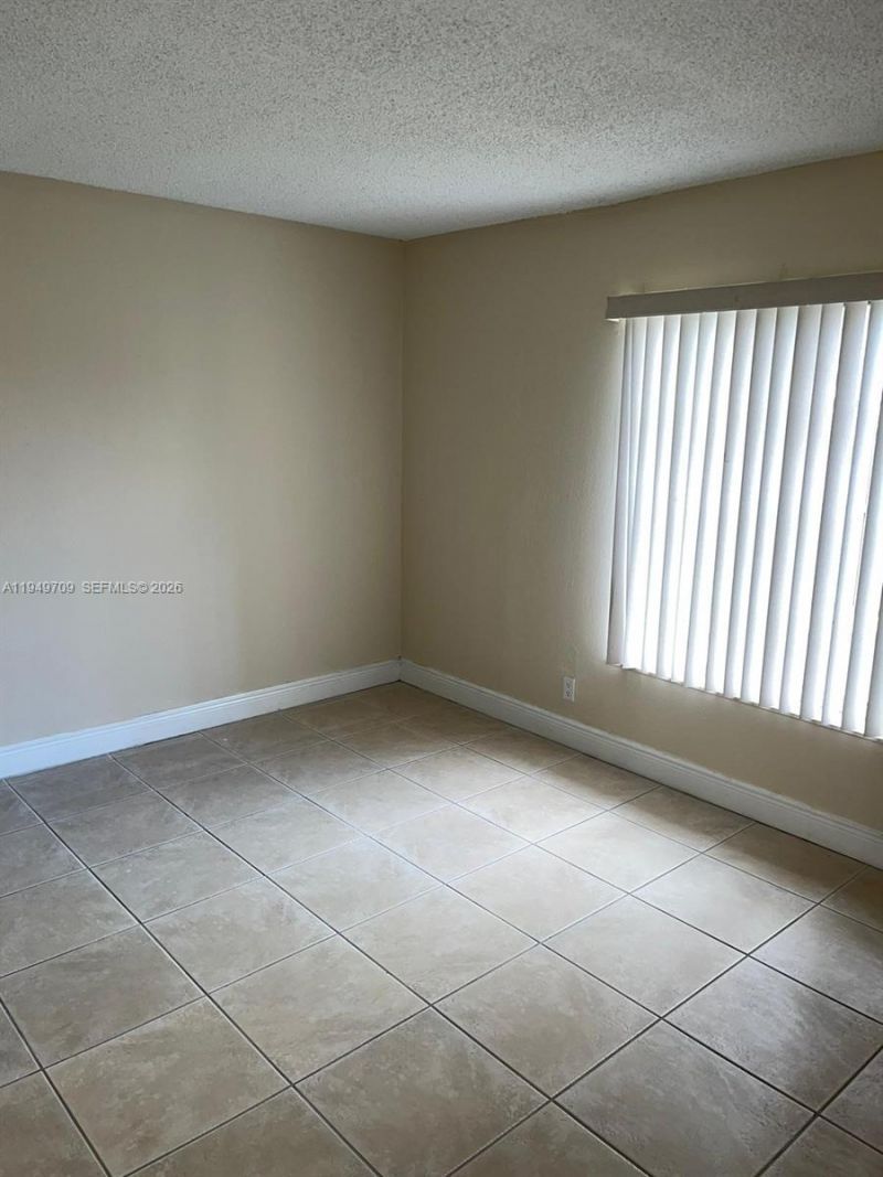 5221 Geneva Way, Unit 302, Doral, FL 33166 Photo