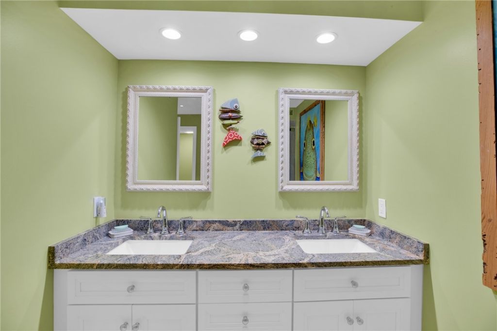 8416 Oceanside Drive, Unit F12, Vero Beach, FL 32963 Photo
