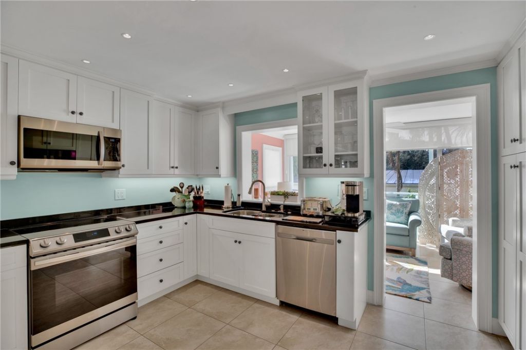 8416 Oceanside Drive, Unit F12, Vero Beach, FL 32963 Photo