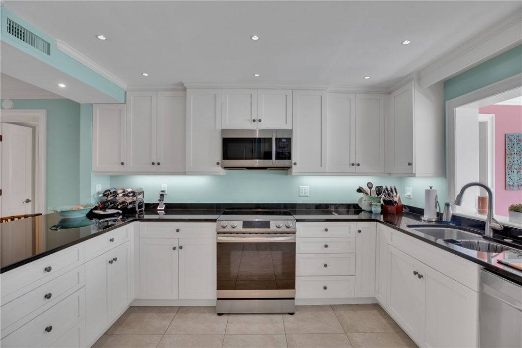 8416 Oceanside Drive, Unit F12, Vero Beach, FL 32963 Photo